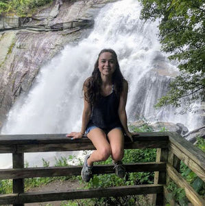 Meet your Posher, Hallie